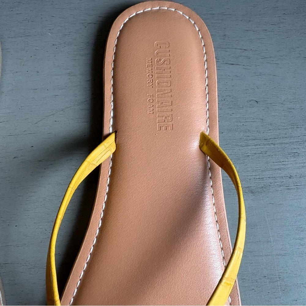 Cushionaire Women's Memory Foam Tan Yellow Flip Flop Thong Sandals Sz 8 Summer - Picture 4 of 8